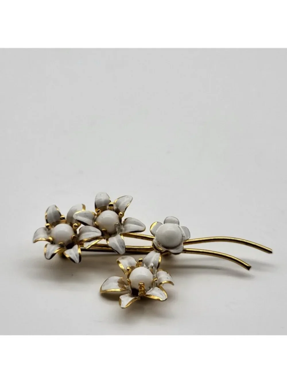 Vintage Austria Signed white flower brooch pin corsage bouquet
